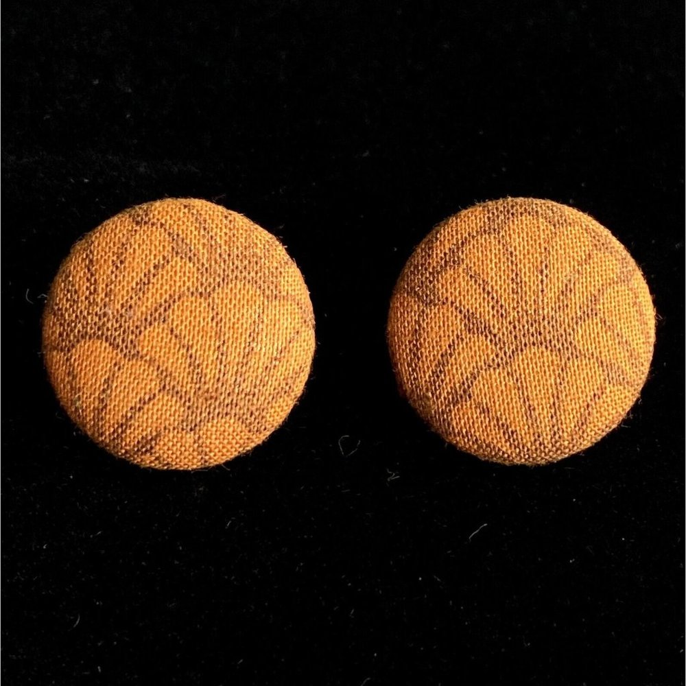 Retro Fabric Shell Design Orange Brown Post Stud Lightweight Round Earrings 7/8”
